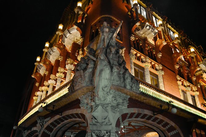 Barcelona Night Bike Tour with Local Tapas and Cava Stop - From Arenas de Barcelona to Monument a Colom: quick stories with big sightlines