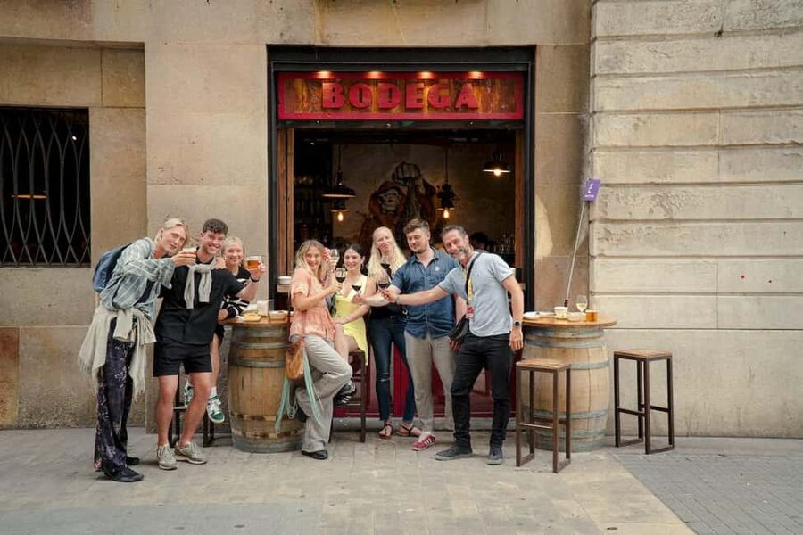 Barcelona: Old City Hidden Gems, Tapas, & Drinks Guided Tour - Meeting in the Old City: Where the Night Begins
