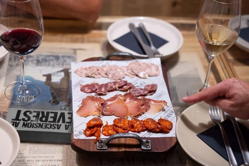 Barcelona Old Town Tapas Night: Hidden Bars, Cava & Vermut - Starting at Liceu: Where the Night Begins and How to Find Your Guide