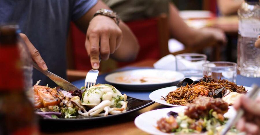 Barcelona: Old Town Tapas & Paella Food Tour with 8 Tastings - Why El Born + Barceloneta works so well for a food tour