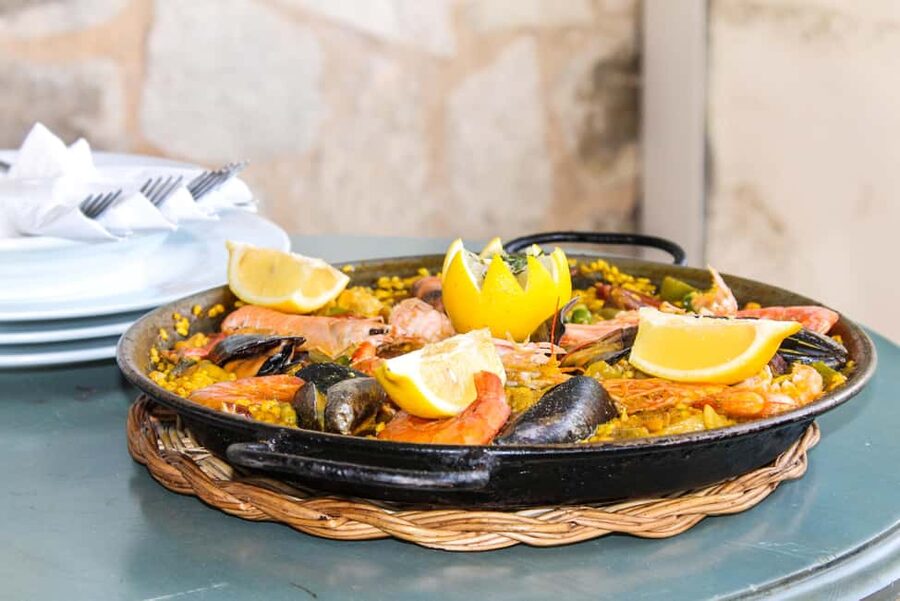Barcelona: Old Town Tapas & Paella Food Tour with 8 Tastings - The 3-hour tasting walk, stop by stop