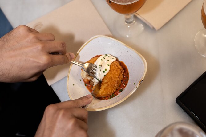 Barcelona Old Town Tapas Tour: Vermouth, Bites & Hidden Gems - Guides and group vibe: why it can feel personal