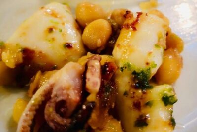 Barcelona Poble Sec Tapas & Wine Tour - Terracear culture: the Barcelona skill of claiming a table