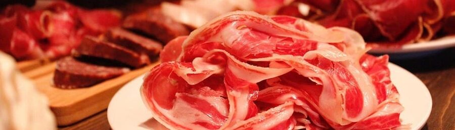 Barcelona´s Lunch or Dinner Tapas Tour: Food and Happiness - Why Barrio Gòtic Tapas Feels Like a Real Night Out