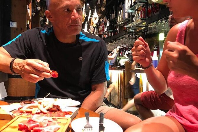 Barcelona´s Lunch or Dinner Tapas Tour: Food, drinks, happiness! - Plaça de Sant Jaume: where the tour links history to appetite