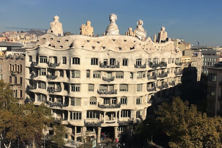 Barcelona: Sagrada Familia, Park Guell & Tapas Private Tour - Sagrada Familia: your inside choice (official guide or audio)