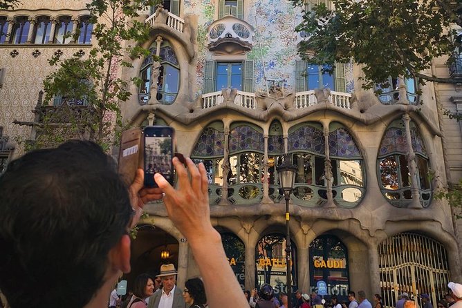 Barcelona: Sagrada Familia, Park Guell & Tapas Private Tour - Basilica de Santa Maria del Pi: The Gothic Feel Without the Rush