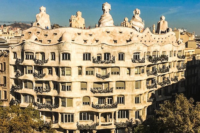 Barcelona: Sagrada Familia, Park Guell & Tapas Private Tour - Casa Batlló and La Pedrera: Quick Views That Make You Want More