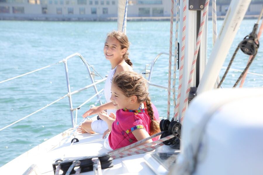 Barcelona: Sailing Tour with Spanish Tapas and Drinks - Drinks like sangria and cava: local choices without the fuss