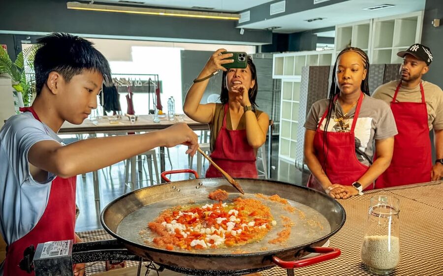 Barcelona: Seafood Paella ★Maestro★ & Tapas & Sangria - Why Sarrià Paella Maestro Feels Like a Proper Barcelona Meal