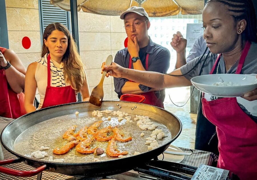 Barcelona: Seafood Paella ★Maestro★ & Tapas & Sangria - Your Seafood Paella Class: Communal Cooking and the Crispy Bottom Goal