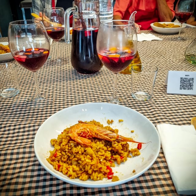 Barcelona: Seafood Paella ★Maestro★ & Tapas & Sangria - Sangria Workshop With Fresh Fruit: A Real Recipe, Not Just a Drink