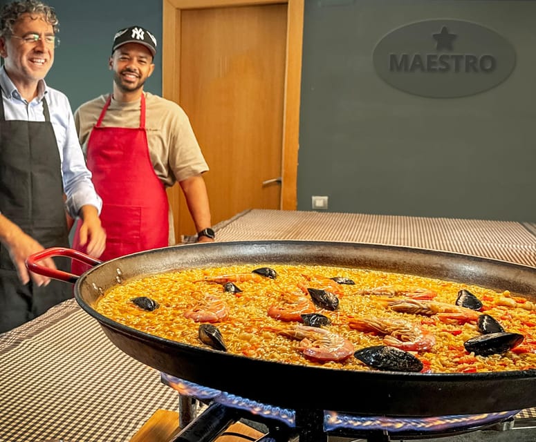 Barcelona: Seafood Paella ★Maestro★ & Tapas & Sangria - How the Class Stays Fun and Organized (Even for Solo Travelers)