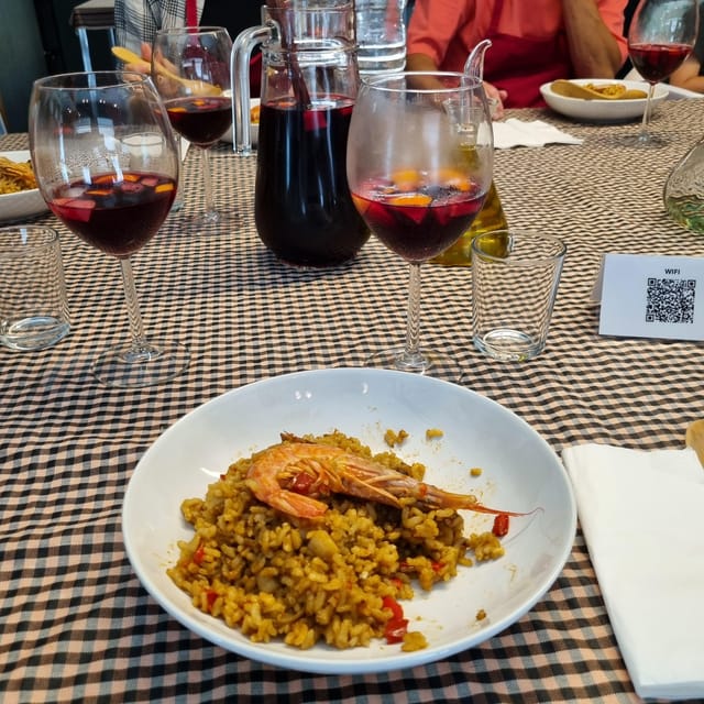 Barcelona: Seafood Paella ★Maestro★ & Tapas & Sangria - What $71 Buys You in 2 Hours of Food Skills