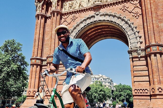 Barcelona Sightseeing by Bike with Photo Shooting and Tapas - Gaudí Without the Chaos: Sagrada Familia and Casa Batlló