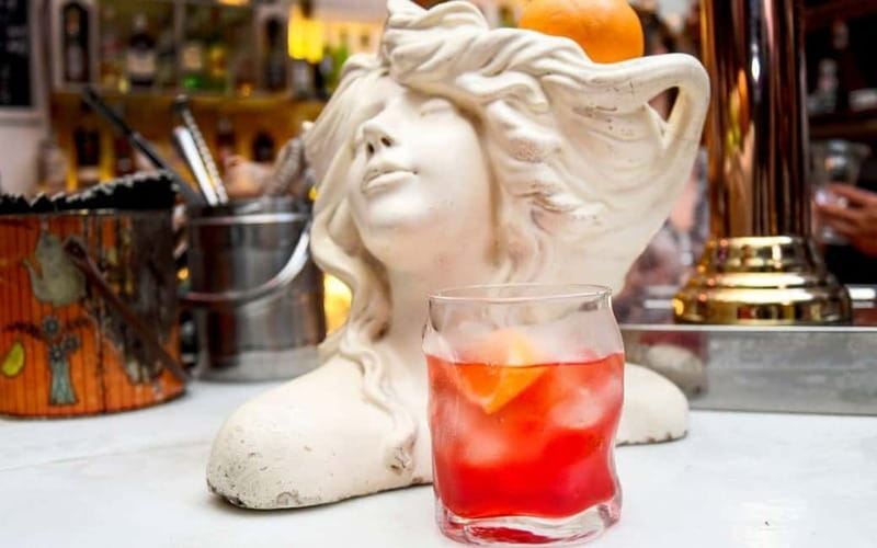 Barcelona Street Art, Graffiti & Tapas Tour - The tapas and cold drink ending: why the pause matters