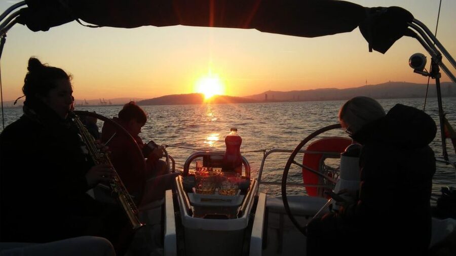 Barcelona: Sunset Live Sax and Sailing Experience with Tapas - Key highlights to know before you go