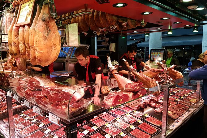 Barcelona tailored tapas & drinks tour with a native guide - Drinks with your tapas: how ordering becomes easier