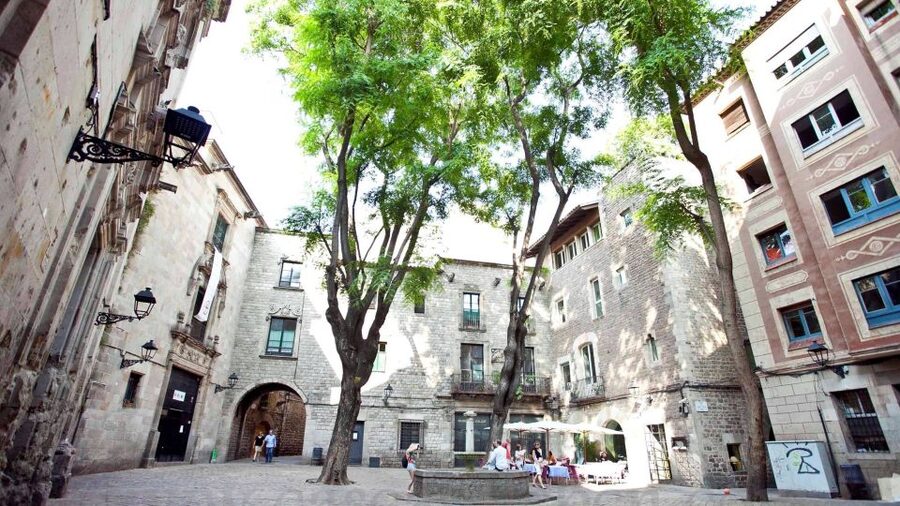 Barcelona: Tapas & Picasso Museum Guided Walking Tour - Pintxos first: small bites that teach you how to snack in Barcelona