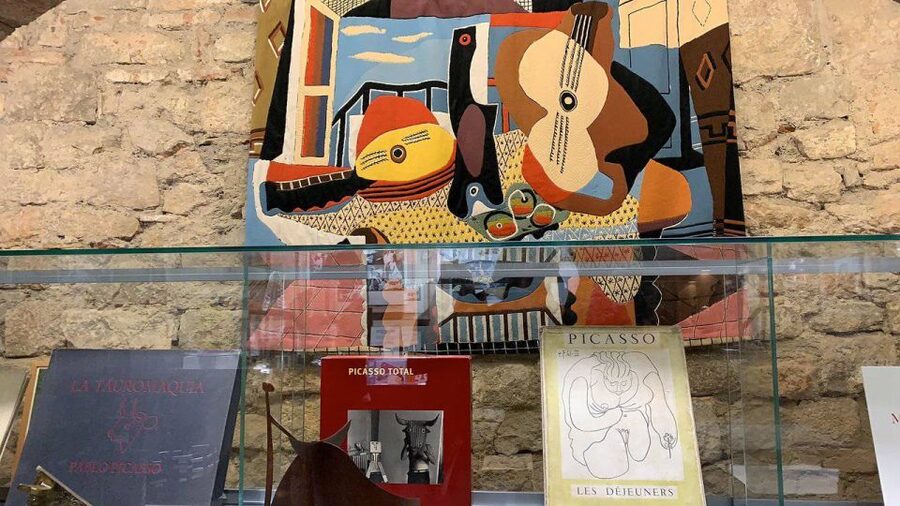 Barcelona: Tapas & Picasso Museum Guided Walking Tour - The final stop: classic Spanish and Catalan meat dishes with regional drinks
