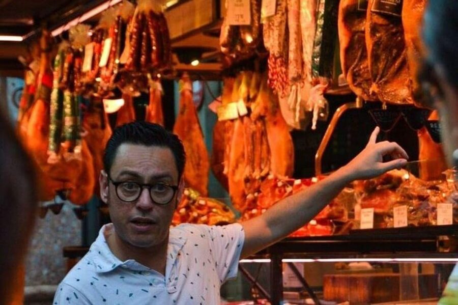 Barcelona: Tapas Walking Tour with Food, Wine, and History - The guide experience: food facts, city stories, and group energy
