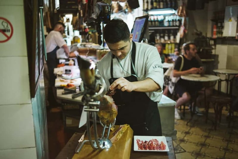 Barcelona: Tapas, Wine & History Tour of the Old Town - A great Barcelona night starts in the right bar