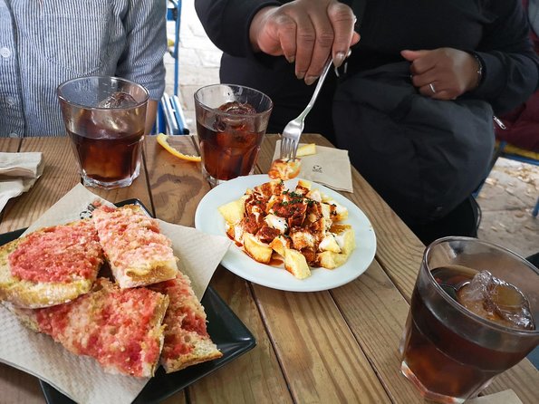 Barcelona Tapas & Wine Private Tour in Traditional Taverns - Stop 4: Sant Pau 124 and the Catalan cava tradition