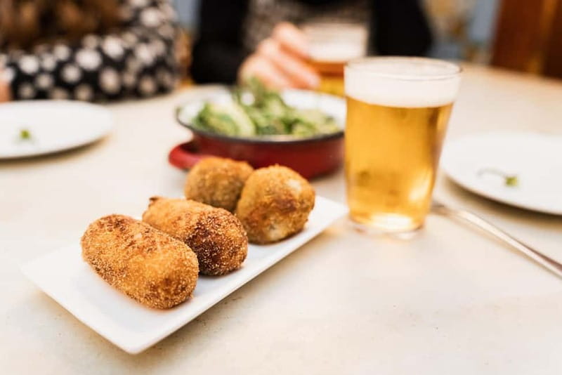 Barcelona: The Ultimate Local Tapas & Drinks Food Tour - Starting in Plaça de l’Angel and getting your bearings fast