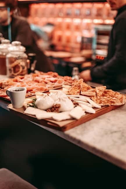 Barcelona: Tipsy Tapas & History Tour in the Gothic Quarter - A three-stop evening built for the Gothic Quarter vibe