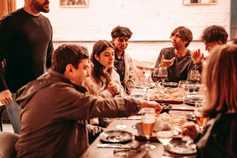 Barcelona: Tipsy Tapas & History Tour in the Gothic Quarter - The history lesson you can feel while you walk