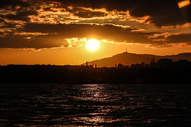 Barcelona Unique Sunset Sailing Experience with Tapas & Open Bar - When the Sea Turns Choppy: Comfort Tips That Actually Help