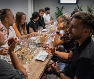 Barcelona: Wine Tasting and Tapas 5-Course Pairing Dinner - The 2.5-hour flow: what happens from aperitif to dessert
