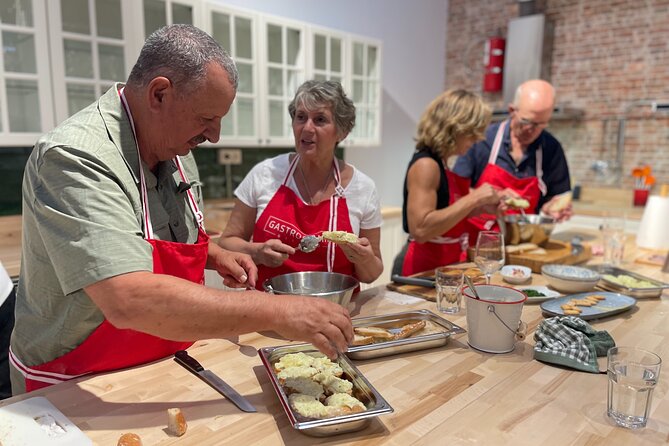 Basque Pintxos and Tapas Cooking Class in Bilbao - Timing and Getting There: 6:00 pm at Salbe pl.