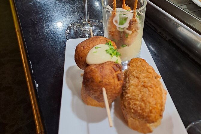 Bilbao Food Tour: Pintxos, Drinks, and Tapas with a Local - Plaza Nueva: Croquetas, Huevo Mollet, and Ordering Confidence