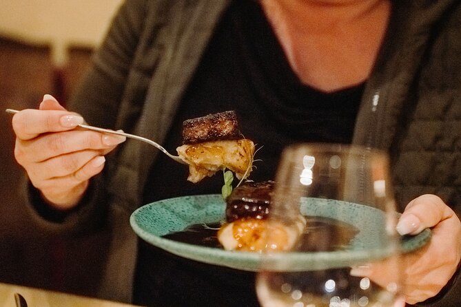 Bohemian Barcelona Neighborhood Evening Tapas & Wine Tour - Key reasons this Barcelona tapas and wine tour works