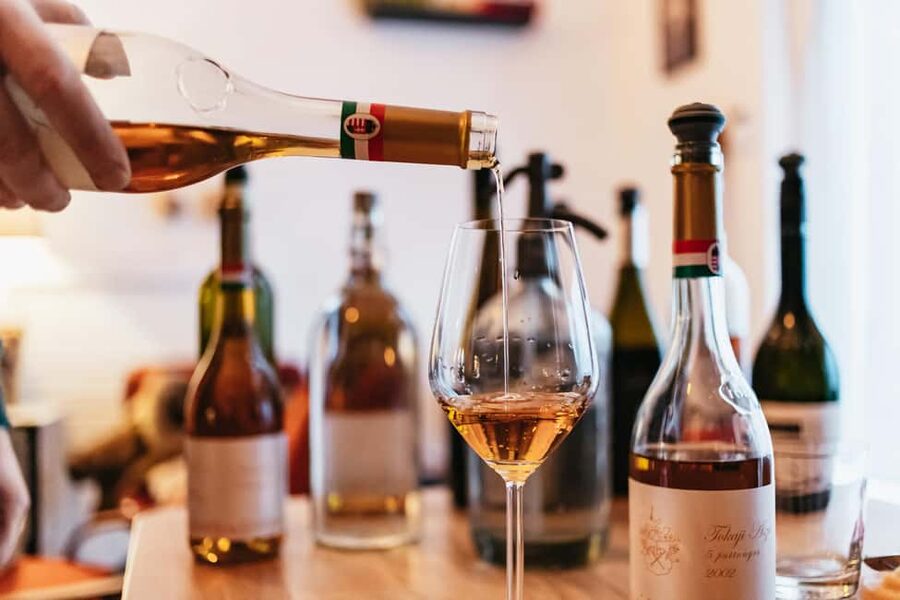 Budapest: Hungarian Wine Tasting with 8 Wines and Tapas - Key things that make this Budapest tasting worth your evening
