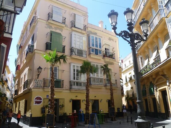 Cadiz: 3-Hour Tapas Tour - Meeting at the Strangler Figs and Getting Your Night Set Fast