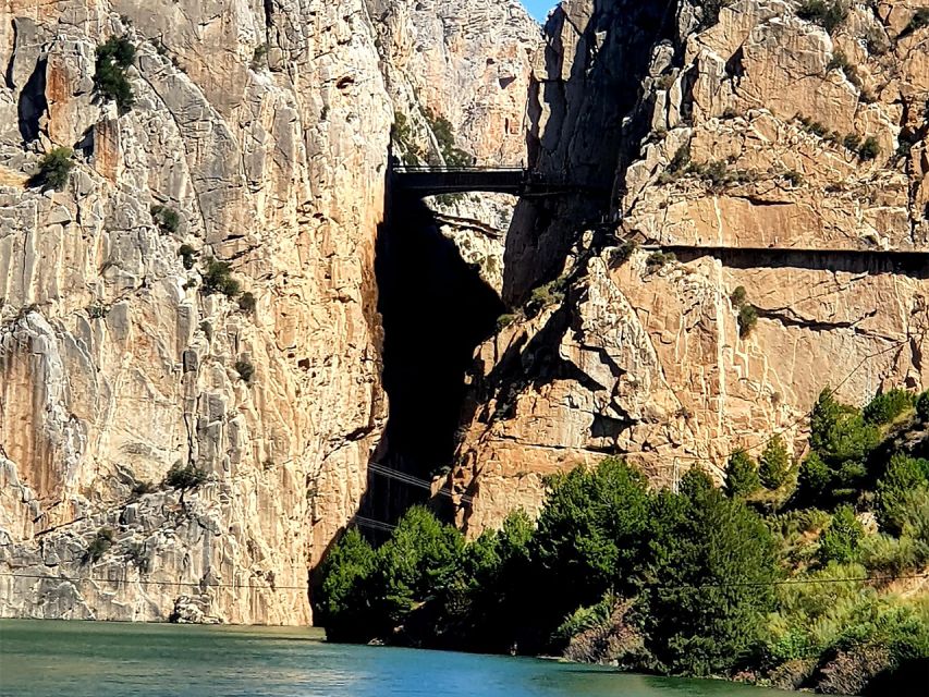 Caminito del Rey & White Village Tour with Tapas from Málaga - Álora’s white-village tour: more than a quick photo stop