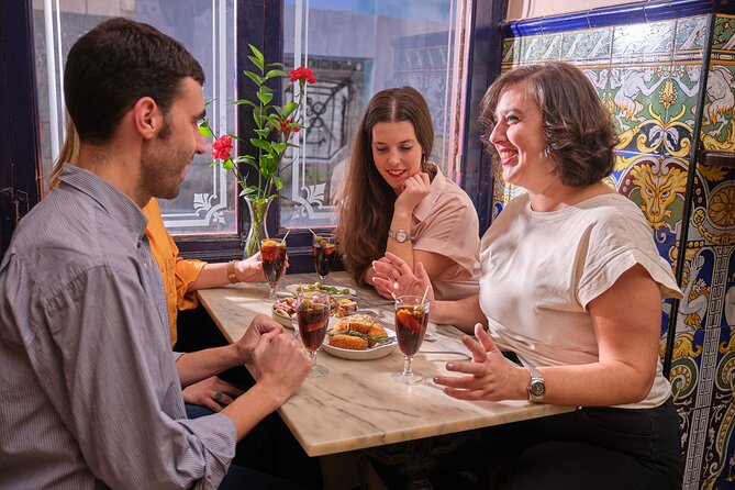 De Tapas in Malasaña: Evening Wine and Tapas Tour - Why Malasaña Works So Well at Night