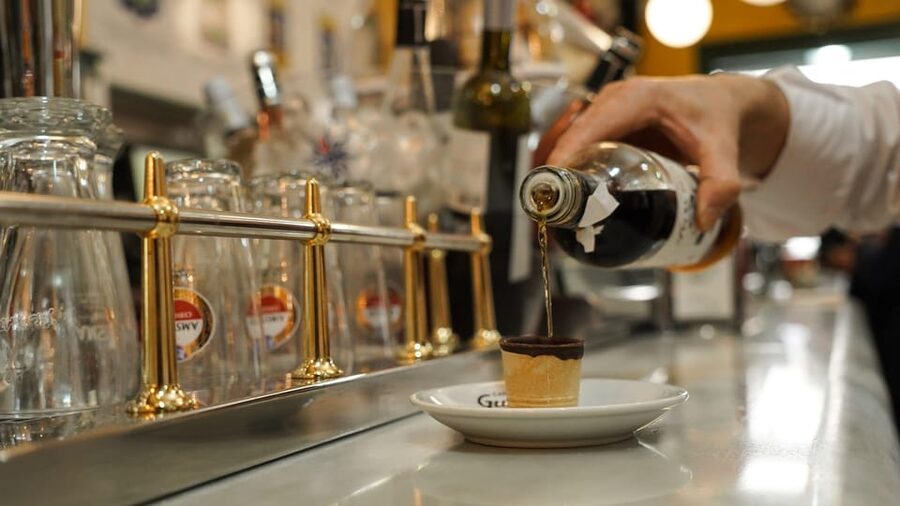 Discover the best "Wines and Tapas in Madrid". - El Rincón de la Cava and the olive obsession