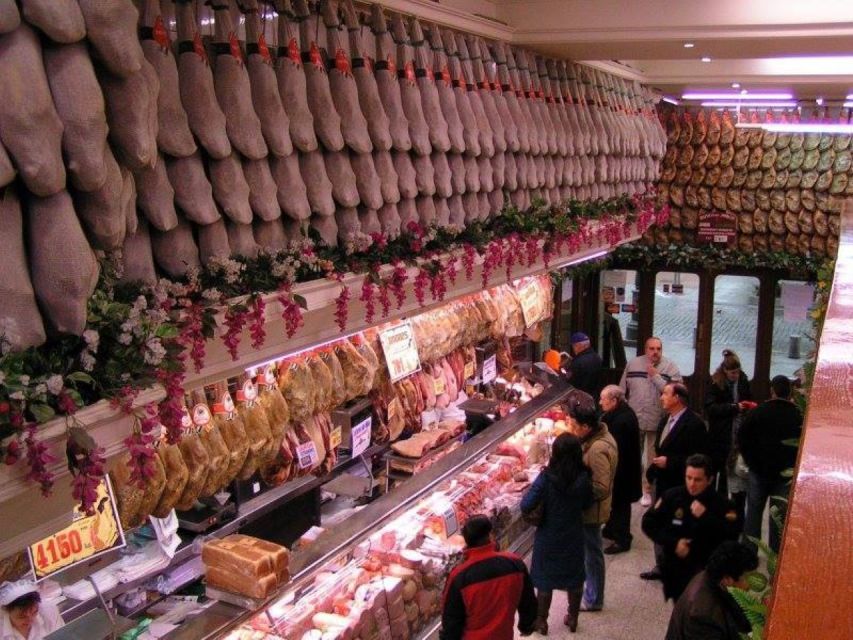 Discover the best "Wines and Tapas in Madrid". - La Muralla in La Latina: torrezno iberico and street-level flavor