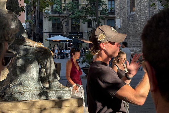 Eat Like a Local in Barcelona: Tapas, Wine & Tradition - Why a tapas-and-streets tour beats a food checklist