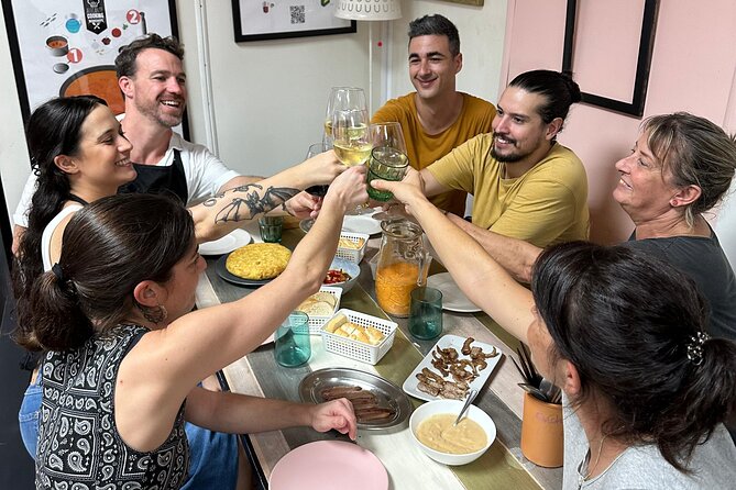 Evening Spanish Tapas Cooking Class with Live Guitar Music - How the 2 hours 15 minutes actually works