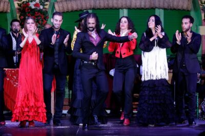 Flamenco Show and Dinner in Seville - Dinner and tapas: how the meal works without killing the show