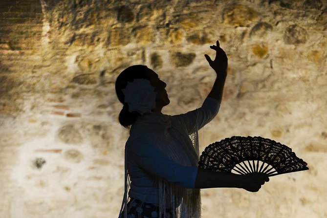 Flamenco, Tapas and Wine Tour: Best of Málaga in one Evening - Stop 1 at Antigua Casa de Guardia: the 175-year-old start