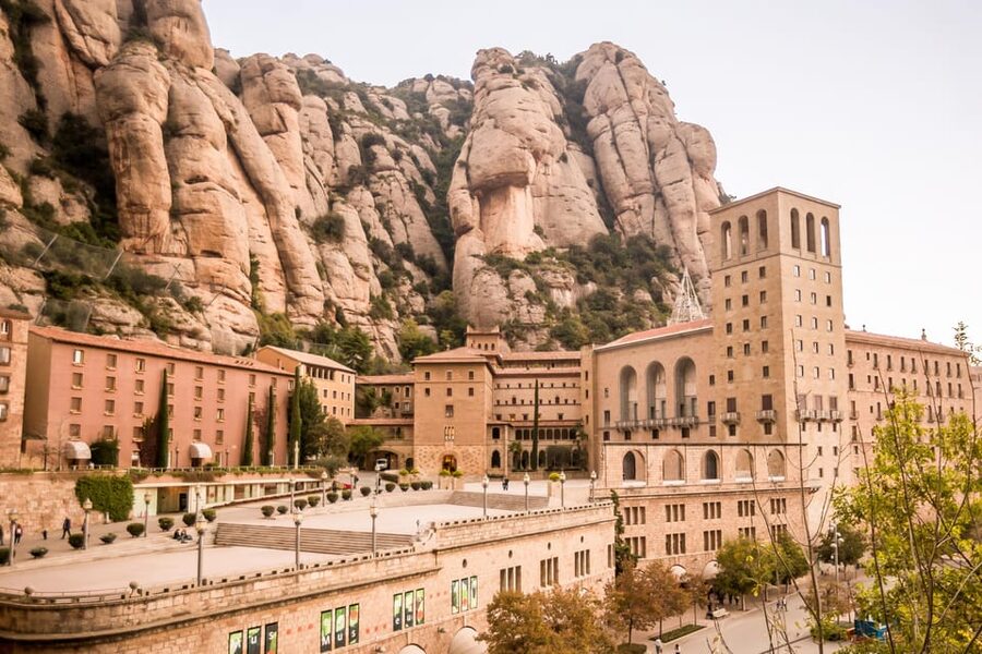 From Barcelona: Montserrat Half-Day Wine and Tapas Trip - Vineyards, Tastings, and Tapas: Three Wines Plus Brunch That Actually Feels Like a Meal