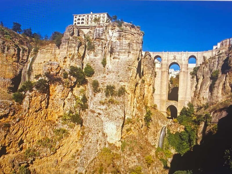 From Estepona: Ronda, private transport, cafe, bullring, tapas, drinks - Puente Nuevo and the gorge: the viewpoints that do the heavy lifting