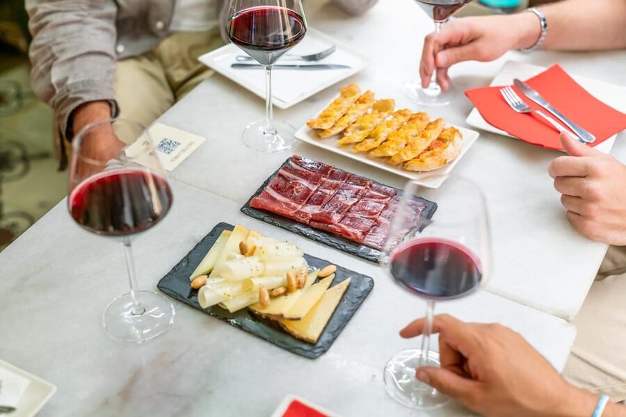 From Madrid: Traditional Villages, Winery Tour & Tapas Lunch - Bodega Vinas de El Regajal: biodynamic vineyards and a modern tasting room