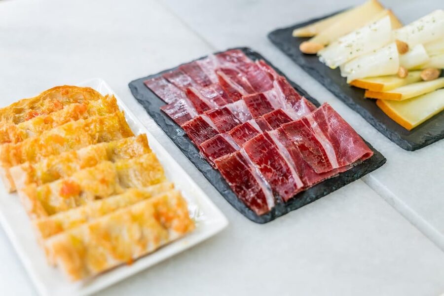 From Madrid: Traditional Villages, Winery Tour & Tapas Lunch - Wine tasting meets tapas lunch: how to think about pairing