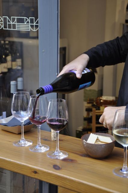 Girona Evening Food Tour & Tapas Bar Experience - Carrer de les Ballesteries Pairings: Wine and Cheese in About 25 Minutes